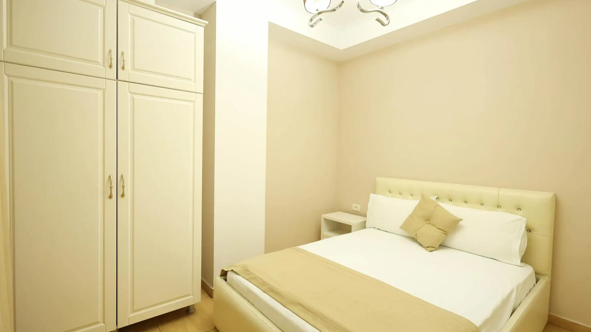 Apartments Flower Residence Sarande