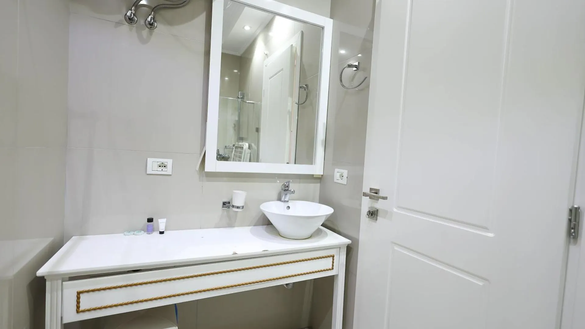 Apartments Flower Residence Sarande